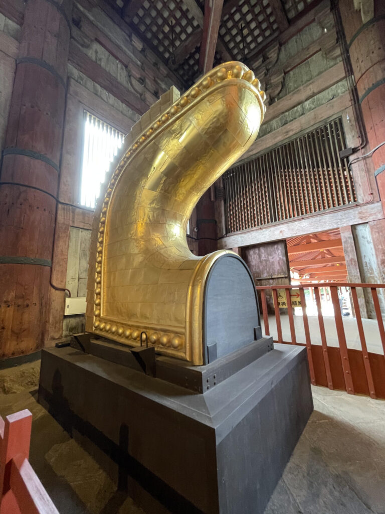 🔹大仏殿屋根の鴟尾（しび）模型